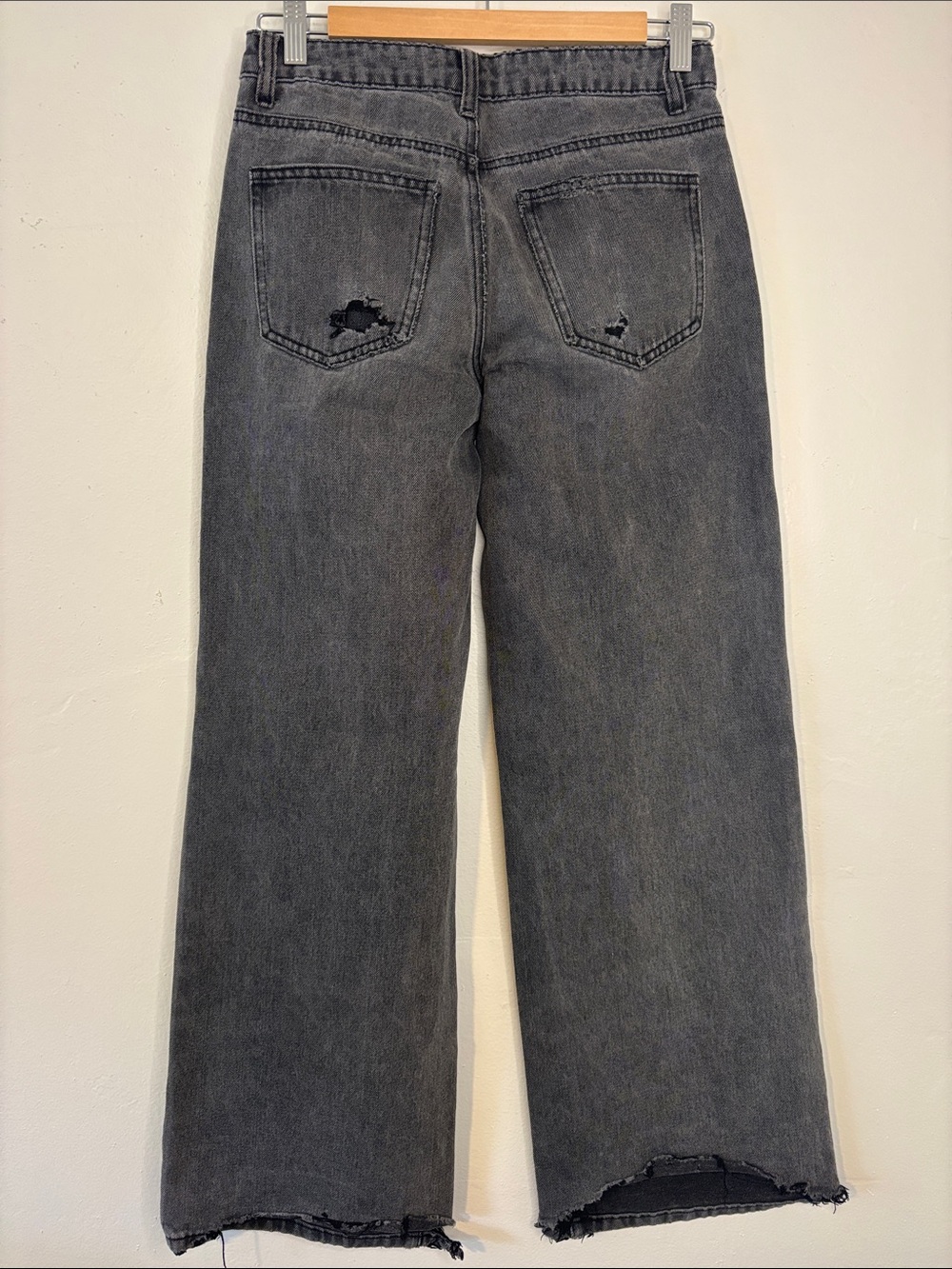 Edikted Lot of 4 Size XS/S Washed Black Jeans, Hoodie, Tank and Long Sleeve - Picture 3 of 16